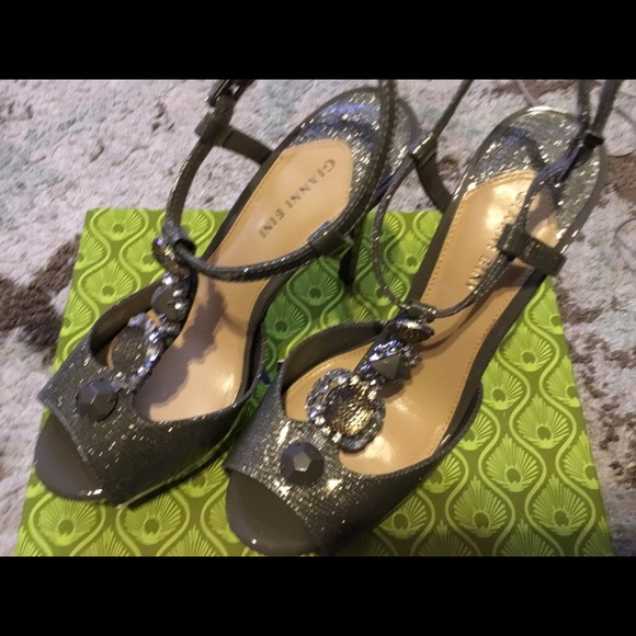 Gianni Bini Fiona Platform Heels. - Picture 4 of 8